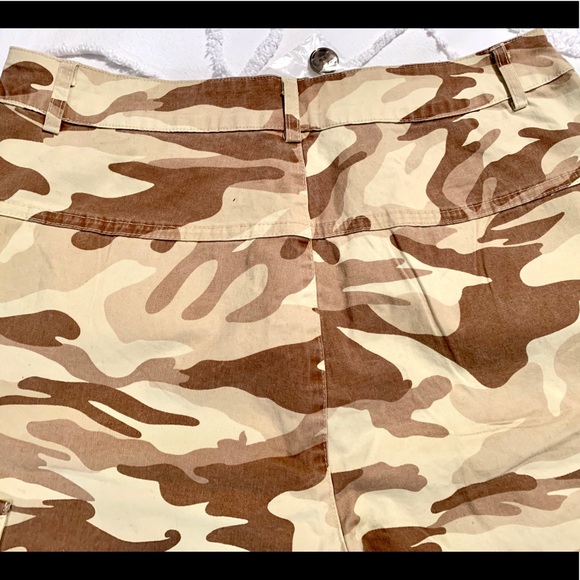 NWT Celebrity Camo Shorts - Picture 5 of 7